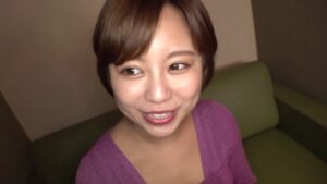 28歳人妻の天真爛漫ボディが潮吹きっぱなし!敏感マンコの秘密