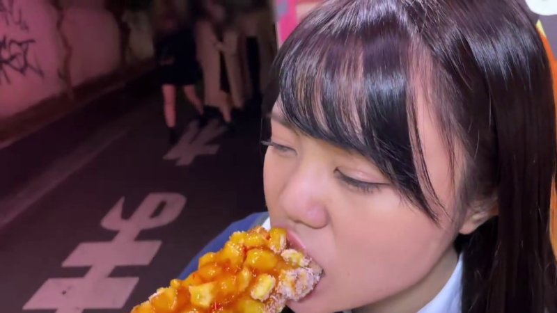 現役アイドル級美少女がメタボおじさんとラブホで唾液まみれのフェラとガン突きピストン