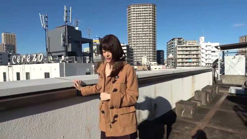 彼女が目覚めた寝取られの悦び！野外でリモバイ羞恥に悶えるスレンダー美女