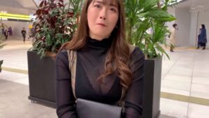 着衣巨乳のGカップ娘がハメ撮りで乱れる！わがままボディのエロ交尾とフェラ