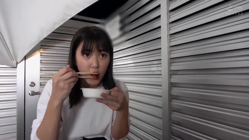 網コス着エロ両足コキ！ロリロリ人妻が痴女りながら乳首舐めで男を翻弄する