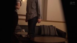 金に釣られた美少女デリ嬢のナマ本番！盗撮されたイチャラブSEXと大量潮吹きの大洪水！