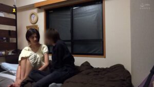 高嶺の花のずっしり質量感！長身美形大学生との痴女りパイズリ体験