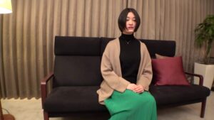 婚約者がいるのに…美肌美ボディの経理事務員がカメラの前で乱れ狂う初撮り